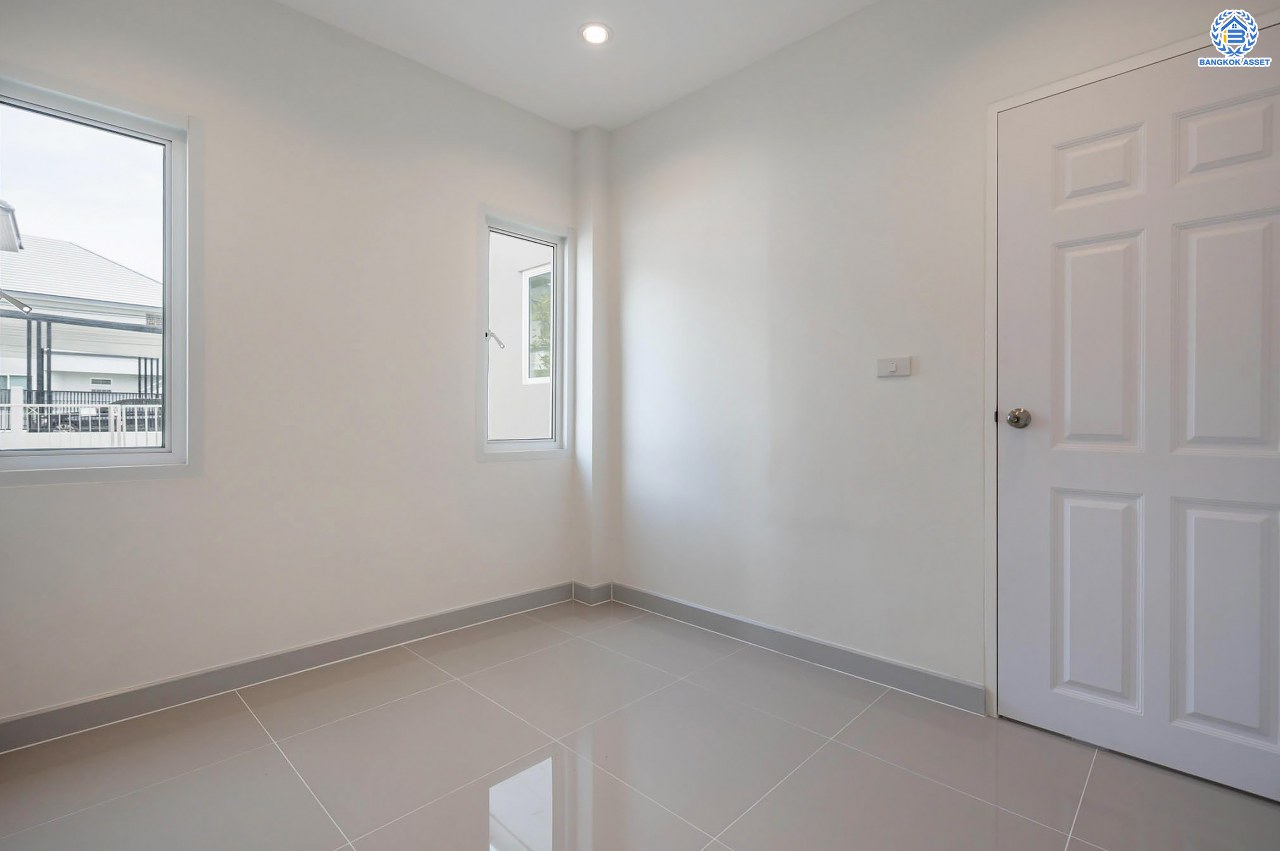 บ้านมือสองตกแต่งใหม่ โครงการ บ้านพิมาน ปิ่นเกล้า-กาญจนาภิเษก เนื้อที่ 103 ตร.ว. ฟังก์ชัน 4 ห้องนอน 3 ห้องน้ำ 1 ห้องอเนกประสงค์ จอดรถได้ 2 คัน บนทำเลเดินทางสะดวก ติดถนนกาญจนาภิเษก เชื่อมต่อหลายเส้นทาง ใกล้ทางด่วน "กาญจนาภิเษก" รถไฟฟ้า "สถานีหลักสอง" และเดอะมอลล์บางแค